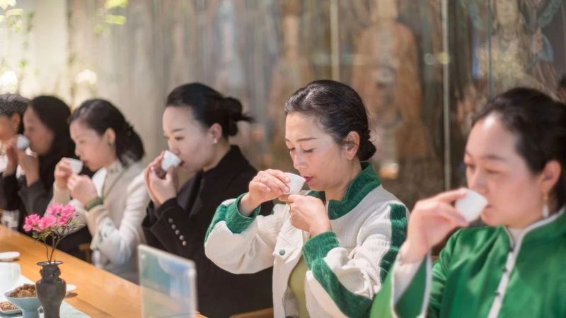 有关于三饮茶会遇见蒙顶山茶,蒙顶甘露走进星级茶馆在浣月美学空间举行的消息(5)