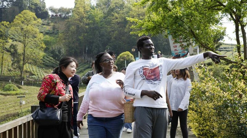 有关于“守护蓝色星球·国际青年贵州行”参访活动走进湄潭的资讯(2)