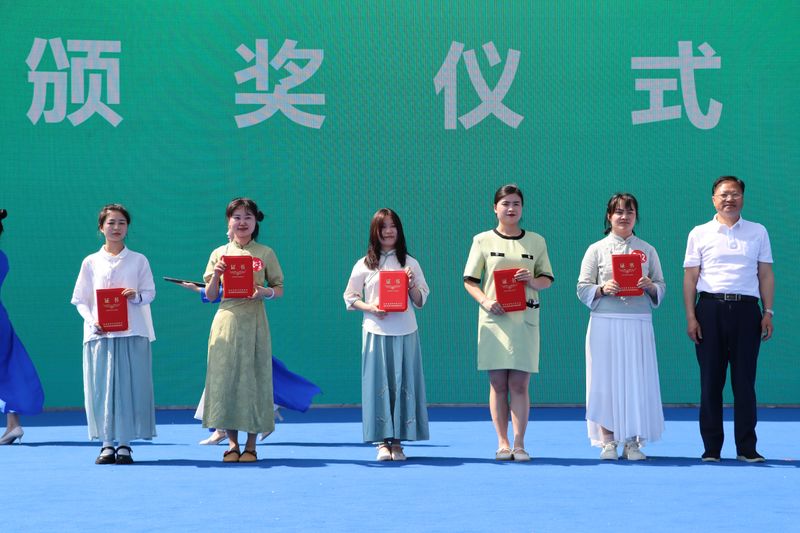 有关于第十四届“贵州绿茶”杯全民冲泡大赛今日落幕 贵州学子和湖北游客共享最高荣誉的资讯(11)