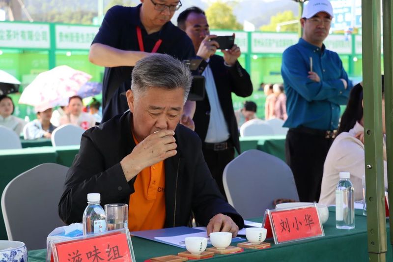 有关于第十四届“贵州绿茶”杯全民冲泡大赛今日落幕 贵州学子和湖北游客共享最高荣誉的资讯(7)