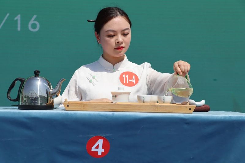 有关于第十四届“贵州绿茶”杯全民冲泡大赛今日落幕 贵州学子和湖北游客共享最高荣誉的资讯