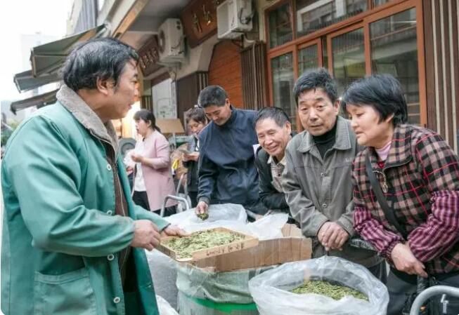关于单日交易量达20余万公斤!绍兴新昌大佛龙井茶文化节带动茶叶产销两旺的相关信息(3)