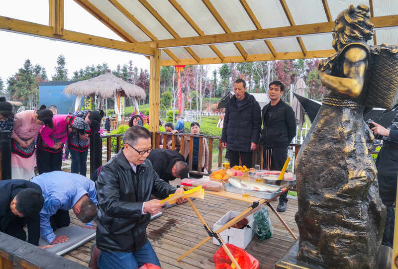 关于“跟着季节游新化”暨新化红茶开园节启动:深化文旅和茶产深度融合!的内容(2)