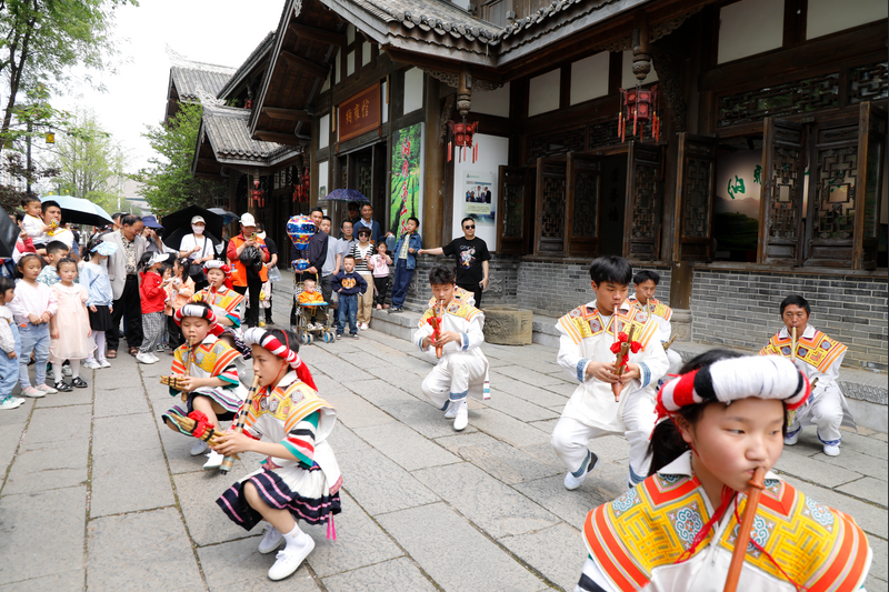 关于首届贵州古茶文化节今日在毕节市七星关区开幕，翟虎渠会长出席并致辞的信息(9)