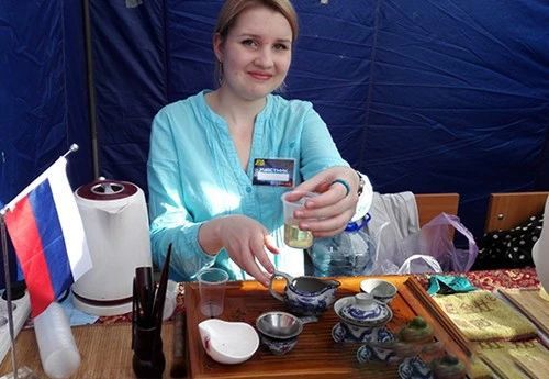 关于俄罗斯留学生展示中国茶艺 手法自然动作流畅的相关信息