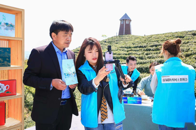 关于新时代 新征程 新伟业 “小茶叶” 撬动富民 “大产业”的新闻(1)