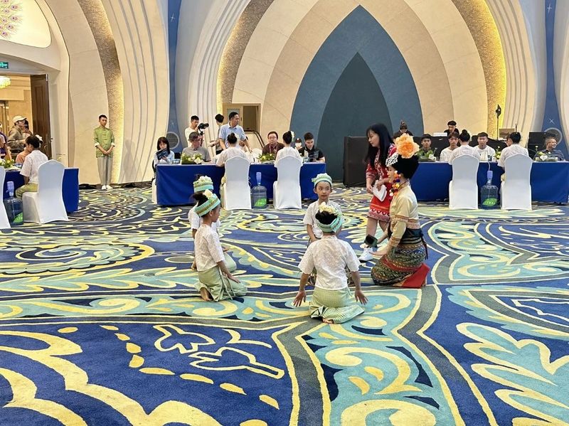 关于走,去喝茶,2023西双版纳普洱茶交易会正在进行中的相关内容(24)