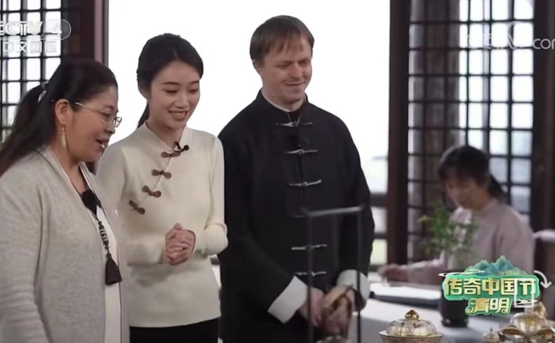 有关于春色满园茶韵香 巾帼助农采茶忙的相关内容(8)