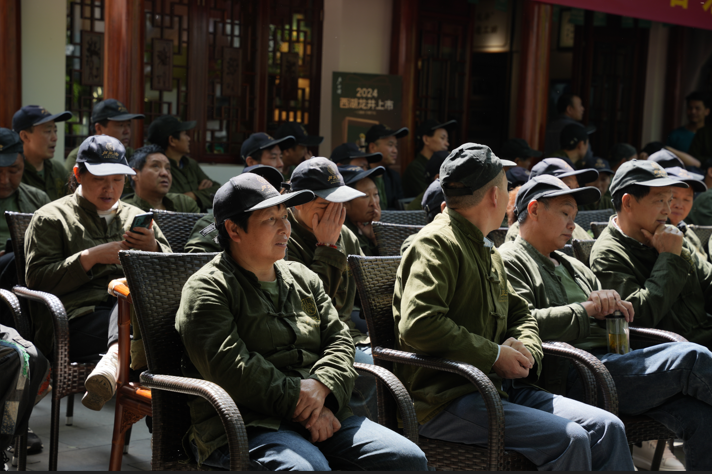 有关于一年一年春茶季，一锅一锅龙井香：卢正浩百人炒茶团手工炒茶圆满结束的资讯(1)