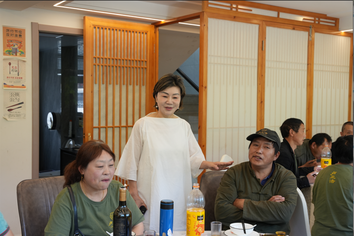 有关于一年一年春茶季，一锅一锅龙井香：卢正浩百人炒茶团手工炒茶圆满结束的资讯(4)