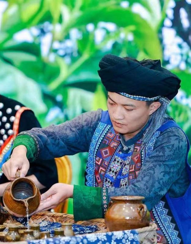 关于景东县无量山彝族烤茶获首届民族茶艺大赛银奖！的资讯(3)