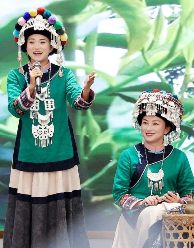 关于景东县无量山彝族烤茶获首届民族茶艺大赛银奖！的资讯(2)