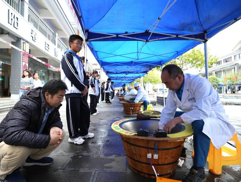 有关于2024中国好绿茶大会暨第16届贵州茶产业博览会回味“湄潭龙井”80周年茶山论剑活动举行的相关内容(3)