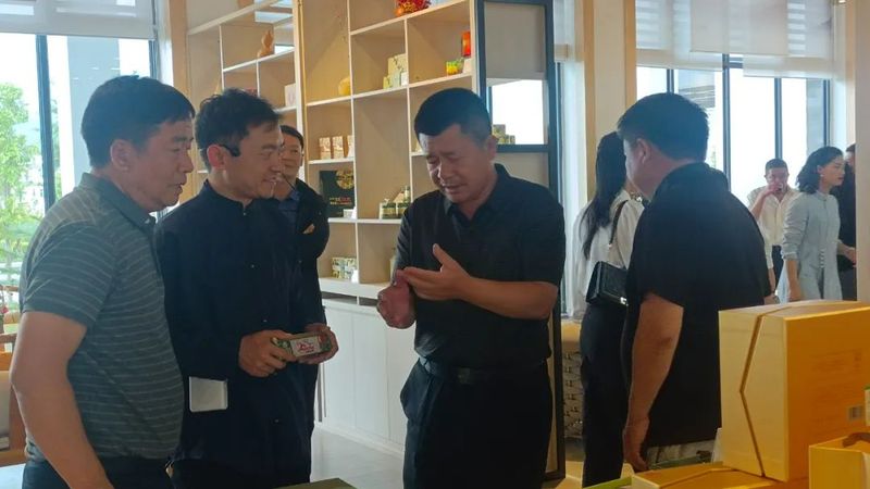 有关于镇康县政协组织开展边销茶产业考察及招商引资活动的最新消息(1)