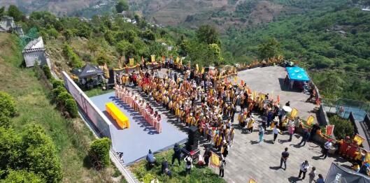 关于2024 凤庆红茶节 觐拜“锦秀茶尊” 共赴一场千年之约的新闻(1)