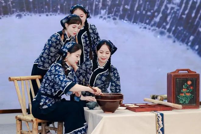 关于首届民族茶艺大赛隆重举行的消息(4)