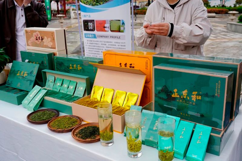 关于40名镇巴“高手”切磋“铁砂掌”的相关信息(11)