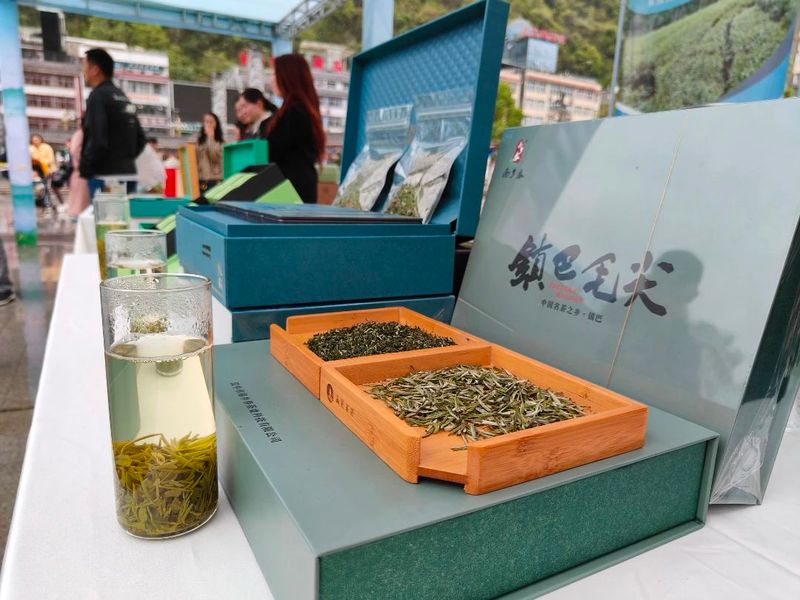 关于40名镇巴“高手”切磋“铁砂掌”的相关信息(9)