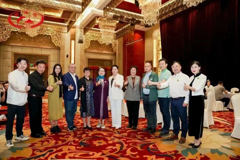 关于普洱茶产业经济发展研讨会暨首届普洱茶企业家论坛成功举办的资讯(11)