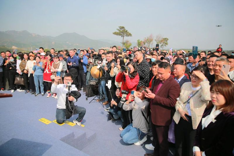 关于好嗨哟！信阳毛尖 网红大咖嗨翻文新春茶节的资讯(2)