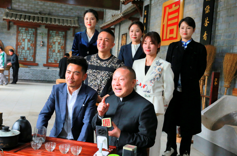 关于好嗨哟！信阳毛尖 网红大咖嗨翻文新春茶节的资讯(15)