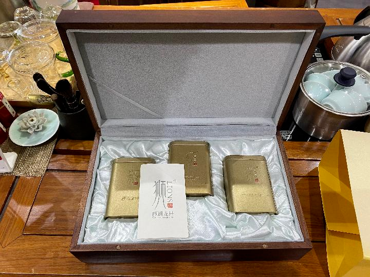 有关于新华社：“茶叶2两、包装2斤” 背后有啥猫腻？的相关内容