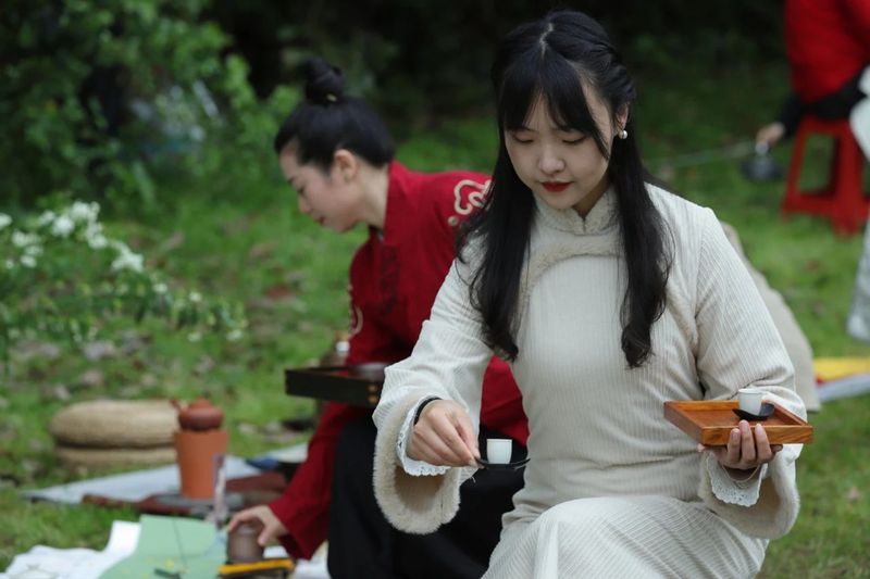 有关于“武夷正岩杯·巾帼风雅颂”最美茶席设计大赛圆满结束的消息(8)