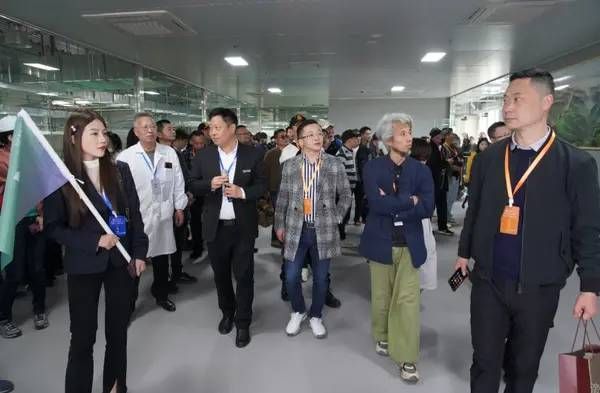 有关于见证实力 共谋发展 雅茶集团组织各地经销商、企业家到雅参观的相关信息(8)