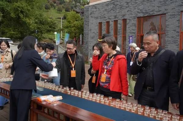 有关于见证实力 共谋发展 雅茶集团组织各地经销商、企业家到雅参观的相关信息(4)