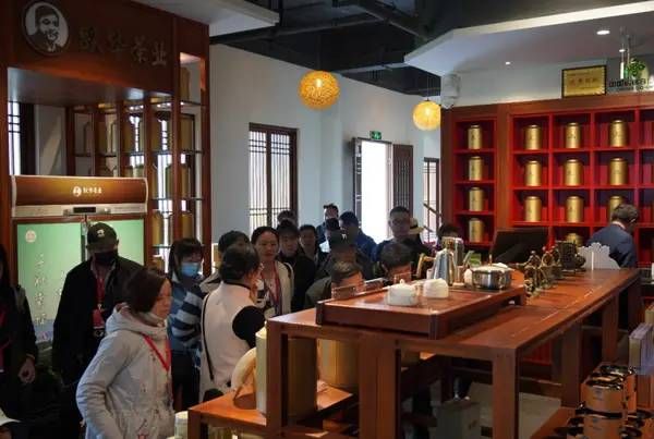 有关于见证实力 共谋发展 雅茶集团组织各地经销商、企业家到雅参观的相关信息(7)