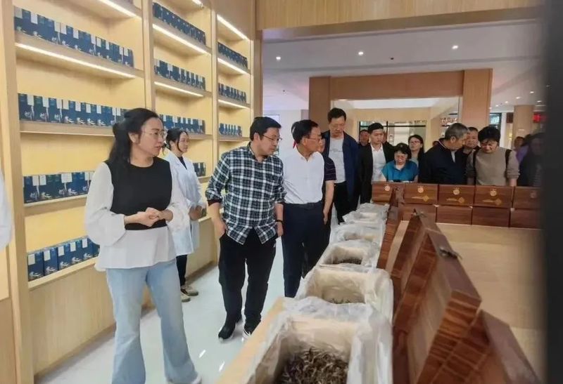 有关于专家学者齐聚临沧 共话云茶产业高质量发展的信息(1)