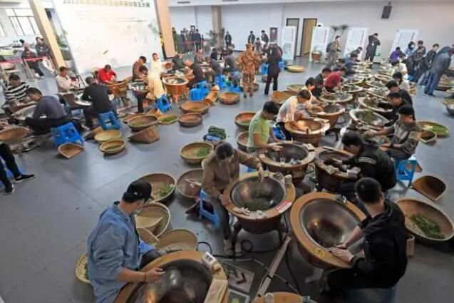 关于西湖龙井炒茶王 “新锐”同场挑“大王”的相关信息(1)