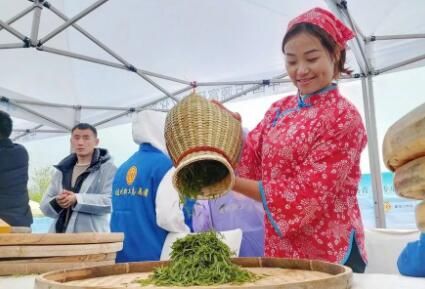 关于巧手飞舞​，匠心传承，川渝74名能手来万竞逐茶叶技能大赛的最新消息(4)