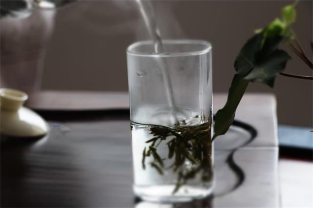 有关于2023年西湖龙井茶价格多少钱一斤的新闻(1)