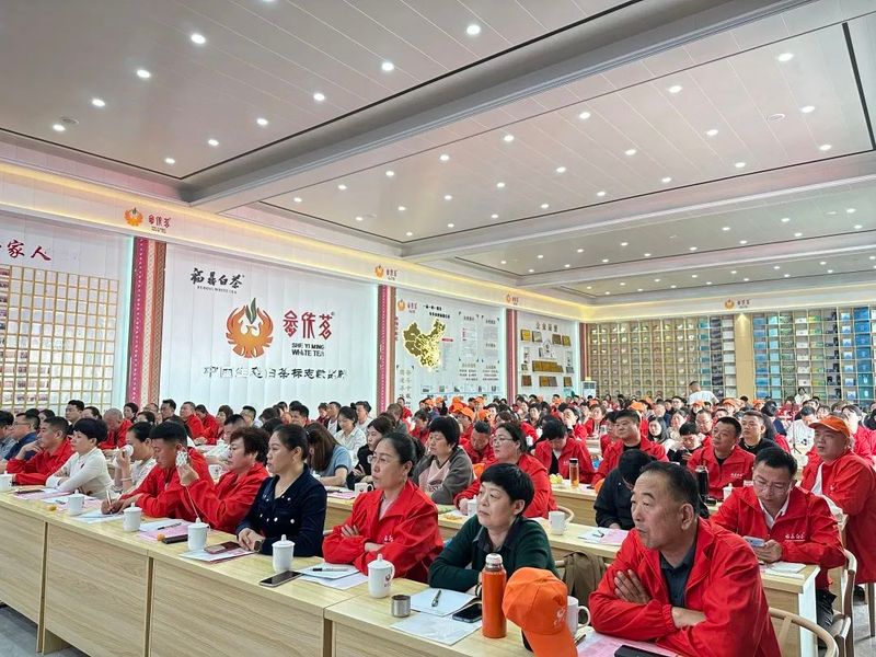 有关于用心做一杯健康茶 生态茶园走出乡村振兴新模式的信息(1)