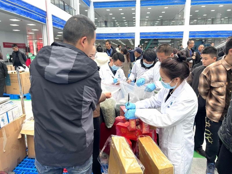 有关于湄潭:中国贵州茶叶交易中心迎客忙的最新消息(7)
