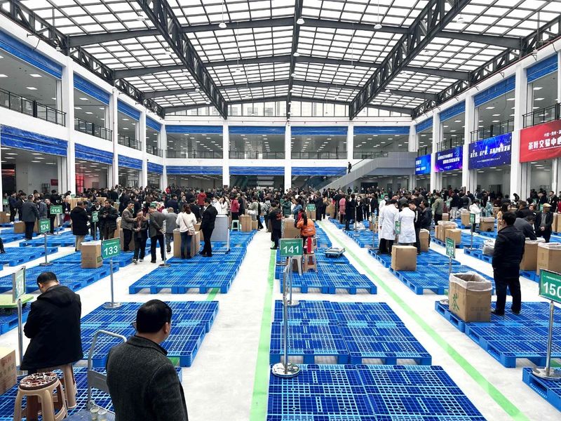 有关于湄潭:中国贵州茶叶交易中心迎客忙的最新消息