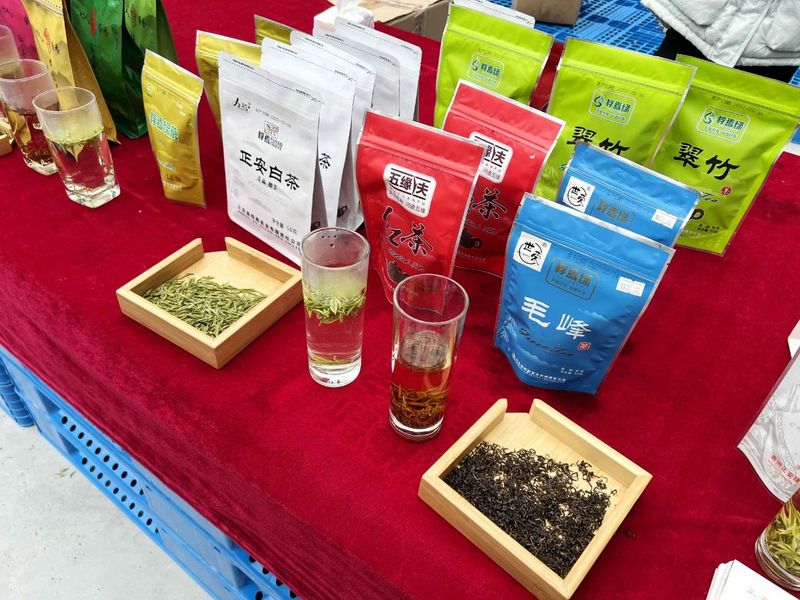 有关于湄潭:中国贵州茶叶交易中心迎客忙的最新消息(6)