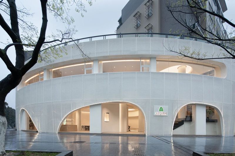 有关于安吉白茶：两山间，听风煮茶的消息(1)