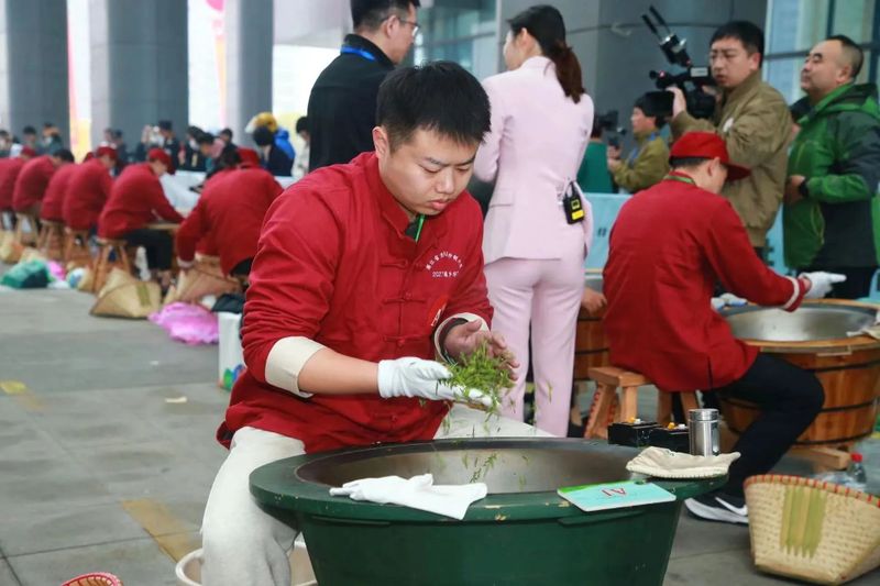 关于斗技艺,享龙井——2023“越乡杯”浙江省龙井茶炒制大赛在嵊州开赛的信息(16)