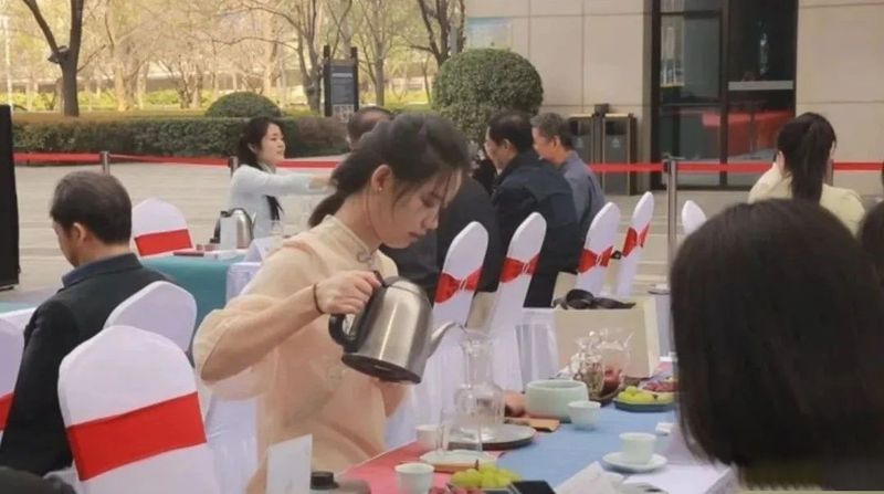 有关于“李菊月卢仝煎茶技艺传习基地”揭牌仪式在中国五星级茶馆瓦库17号店圆满举行的内容(2)