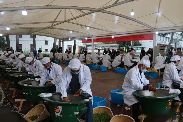 关于论剑剡溪畔 看绿茶炒制大王花落谁家！的消息