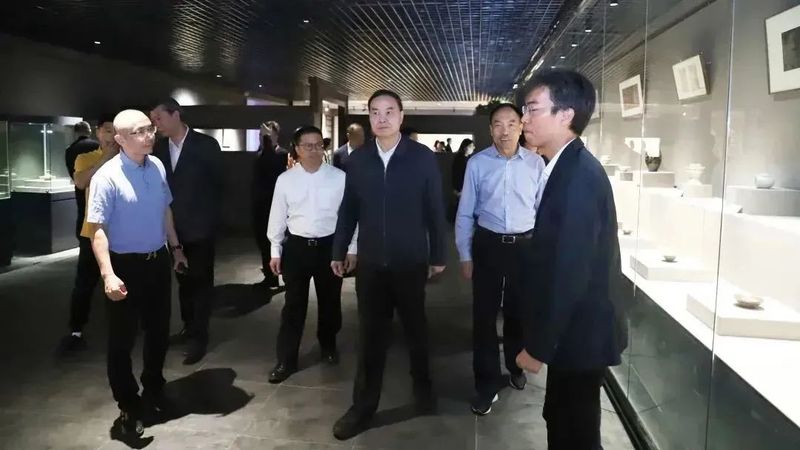 有关于云南省人大常委会调研组来万江调研茶产业发展情况的消息(1)