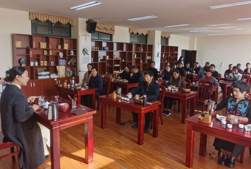 关于临翔区政协机关开展干部职工茶艺培训的新闻