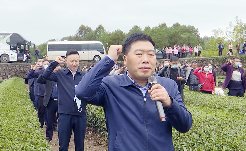 有关于凤冈举行2022年茶产业转型升级“六万行动”启动仪式暨“万人管茶”工作推进会的资讯(2)