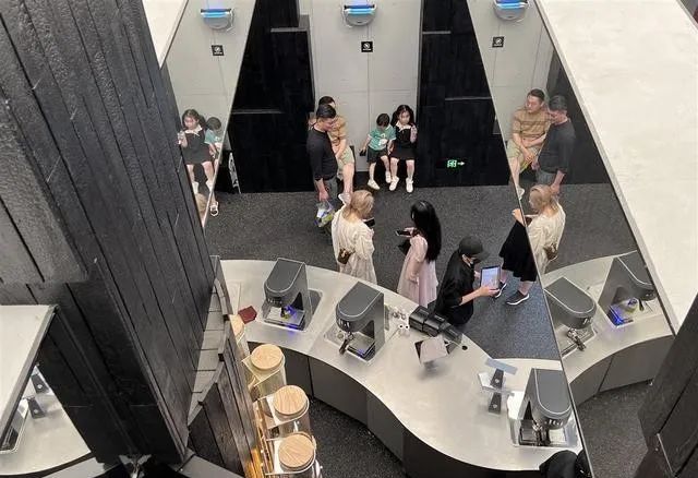 有关于奶茶太甜、咖啡太苦 新中式茶饮火爆武汉三镇的相关信息(4)