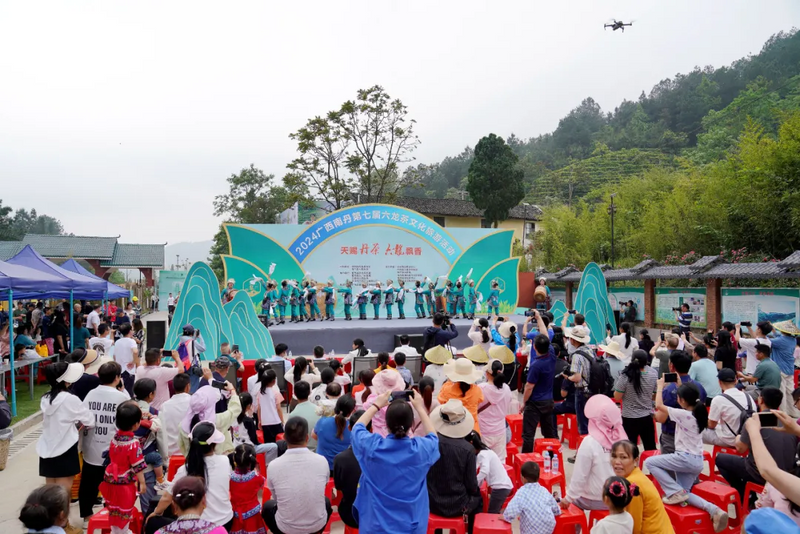 关于歌声悠扬 茶韵飘香！南丹第七届六龙茶文化旅游活动开幕的内容(6)