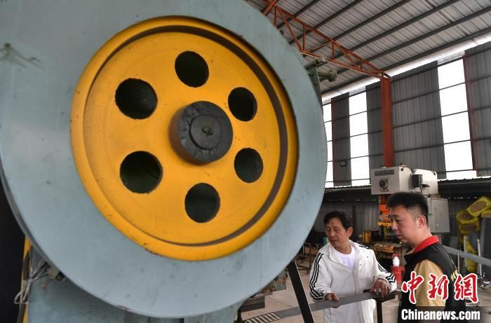 有关于“大陆阿里山”的台湾父子种茶人：两岸一杯茶的新闻(1)