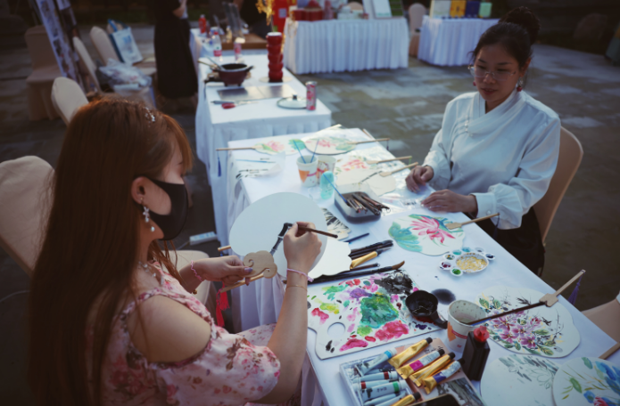 关于以茶为媒，“什刹海之夜”展示中华传统文化的消息(4)