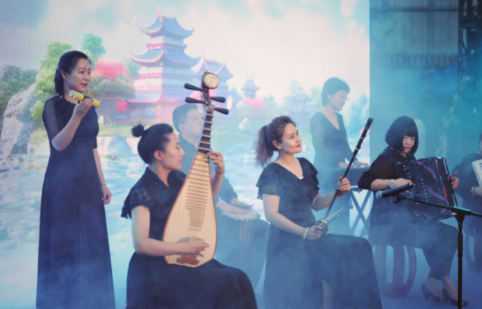 关于以茶为媒，“什刹海之夜”展示中华传统文化的消息(2)